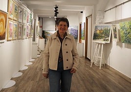 Txelo Arango, en el centro de la sala Portaleburu, el día de la inauguración de su exposición.