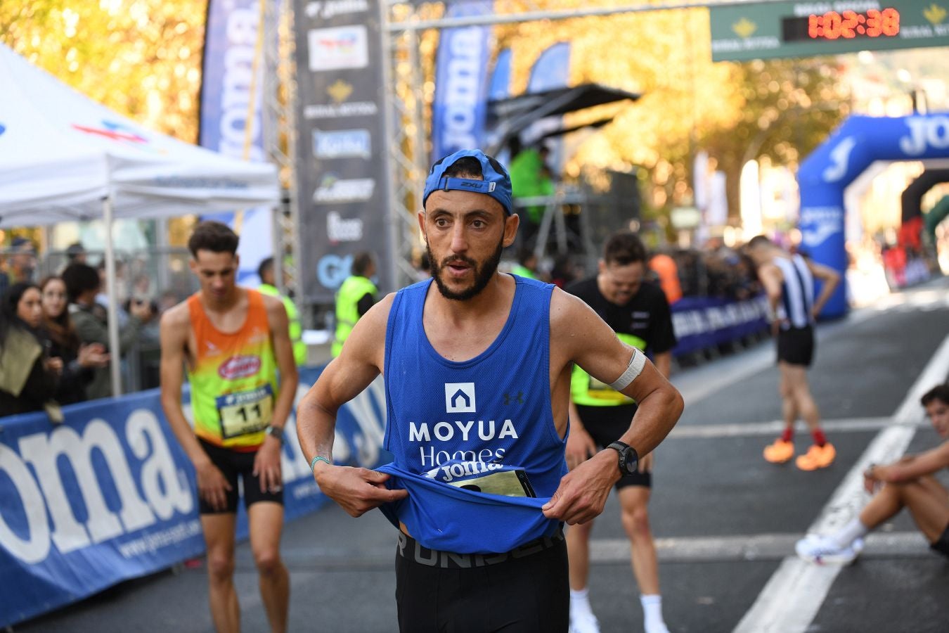 La llegada a meta de los atletas de élite: Raúl Celada y Katherine Tisalema se llevan la Behobia