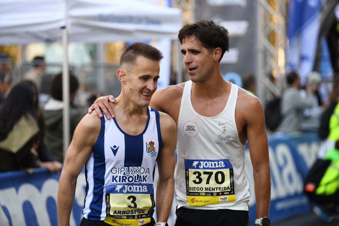 La llegada a meta de los atletas de élite: Raúl Celada y Katherine Tisalema se llevan la Behobia