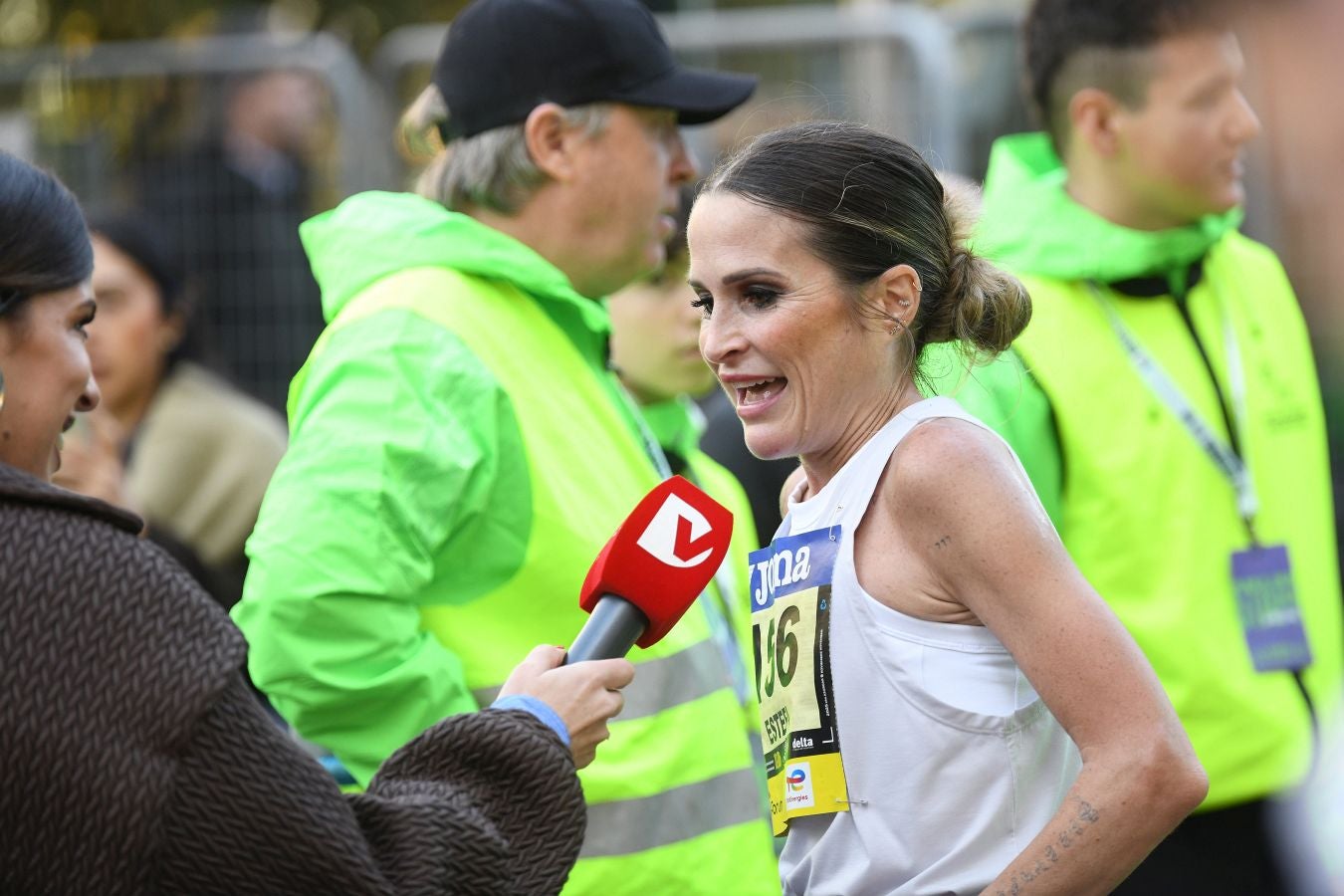 La llegada a meta de los atletas de élite: Raúl Celada y Katherine Tisalema se llevan la Behobia