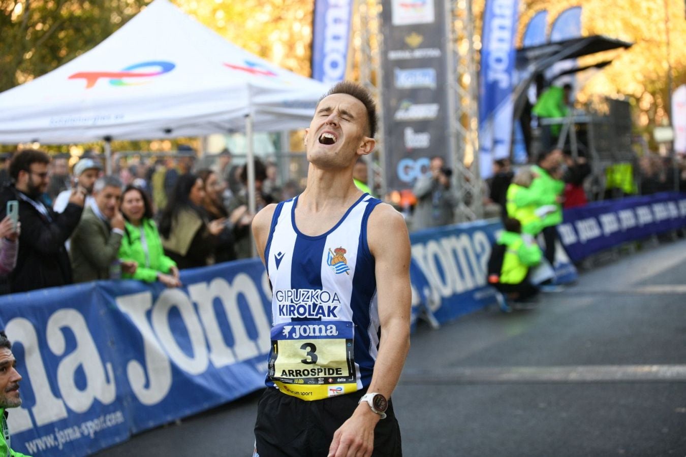 La llegada a meta de los atletas de élite: Raúl Celada y Katherine Tisalema se llevan la Behobia