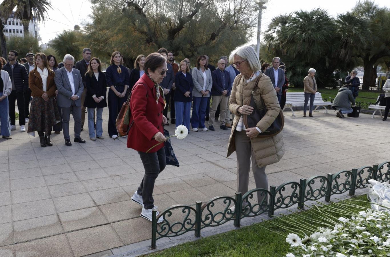 Una ofrenda floral en memoria de las víctimas