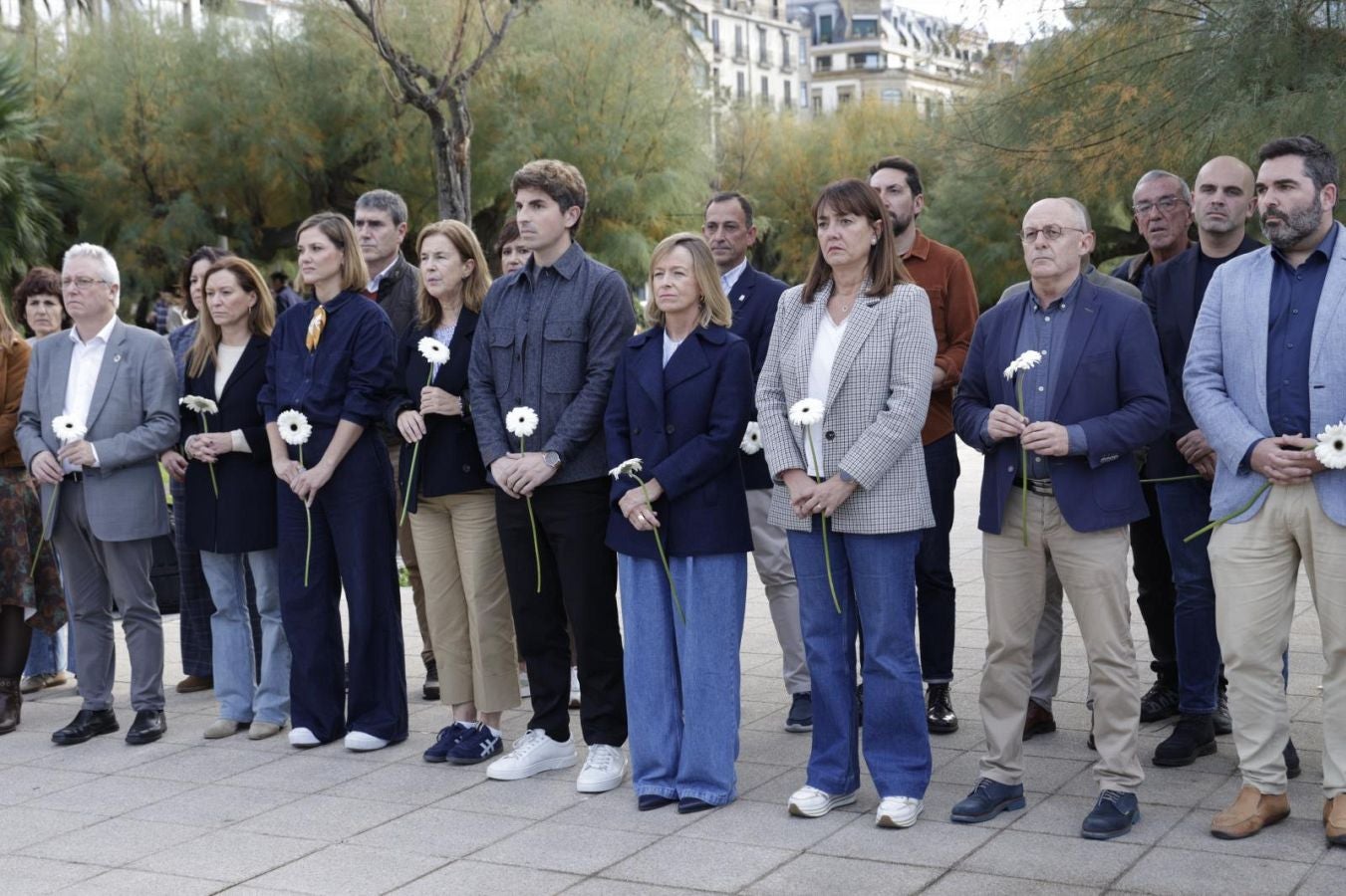 Una ofrenda floral en memoria de las víctimas