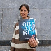 Nerea Loiola idazlea bere azken liburuarekin, 'Orarie'.