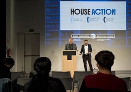 De los Toyos e Itxaso, en la presentación del congreso en Tabakalera.