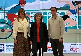 Goizane Álvarez, Cristina Gallo y Roberto Ramajo en el acto de presentación.
