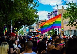 La Federación LGTBI+ denuncia una estrategia «organizada» de odio en X que triplica el uso de cuentas falsas