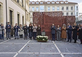 Todos los partidos, salvo Vox y PP, han participado en el homenaje celebrado en el Parlamento Vasco.
