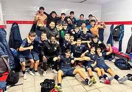 Fiesta bergaresa en los vestuarios del Danok Bat.