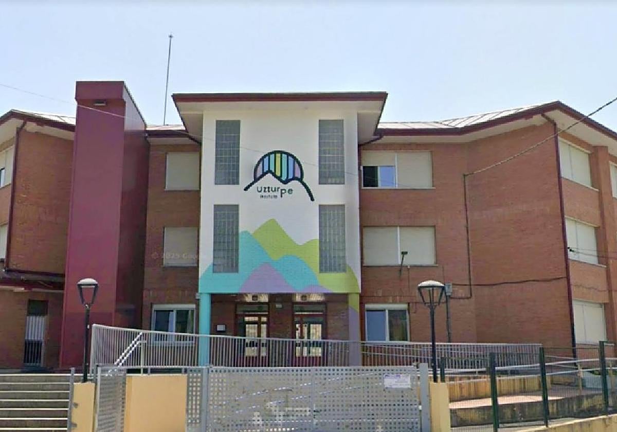 El patio de la ikastola ha sufrido varios ataques vandálicos desde que se abrió.