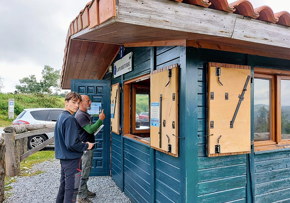 El puesto de información de Lapurriturri, en Aiako Harria.