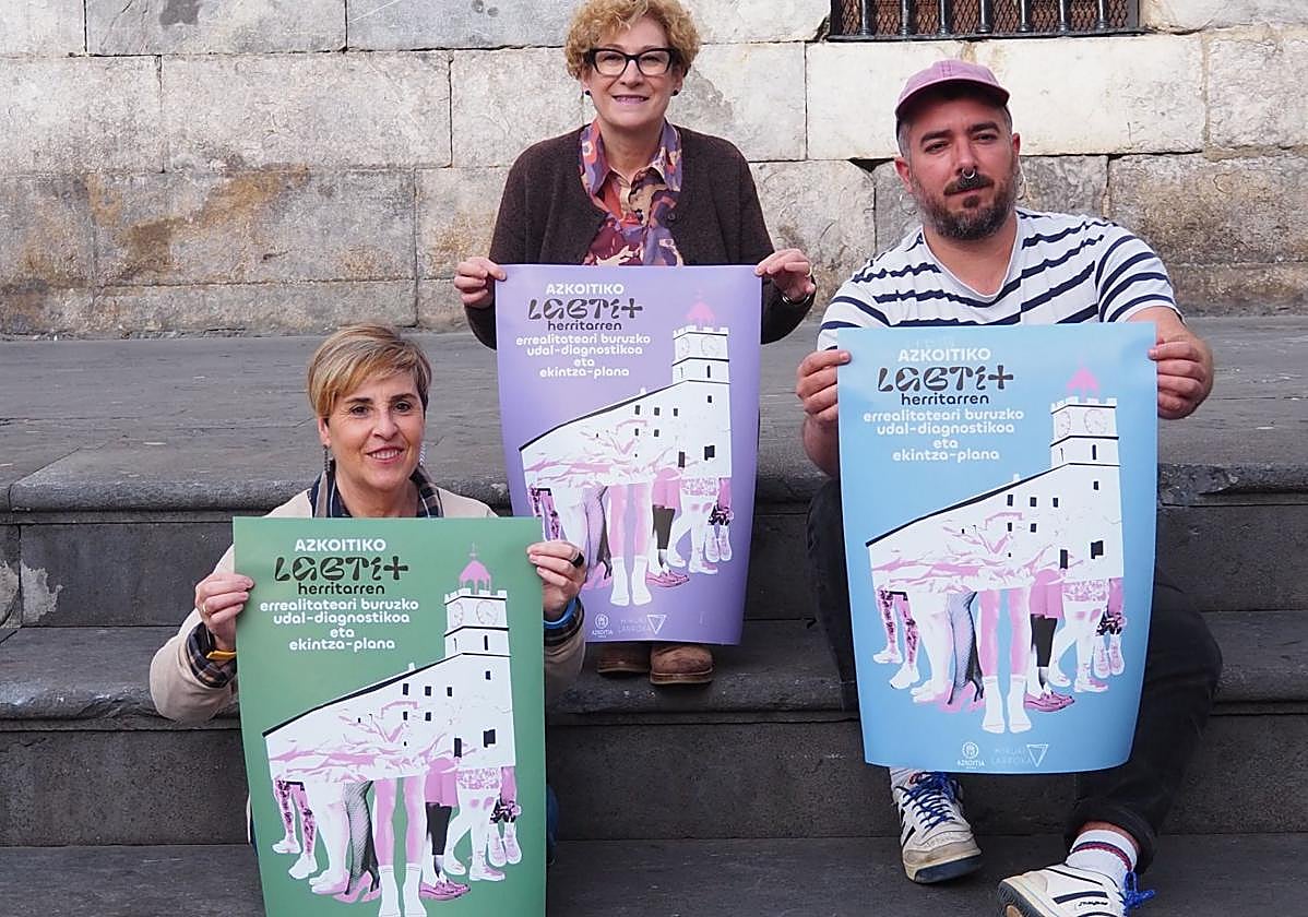 Begoña Gorostiaga, Mertxe Zubillaga y Egoitz Arbiol en la presentación