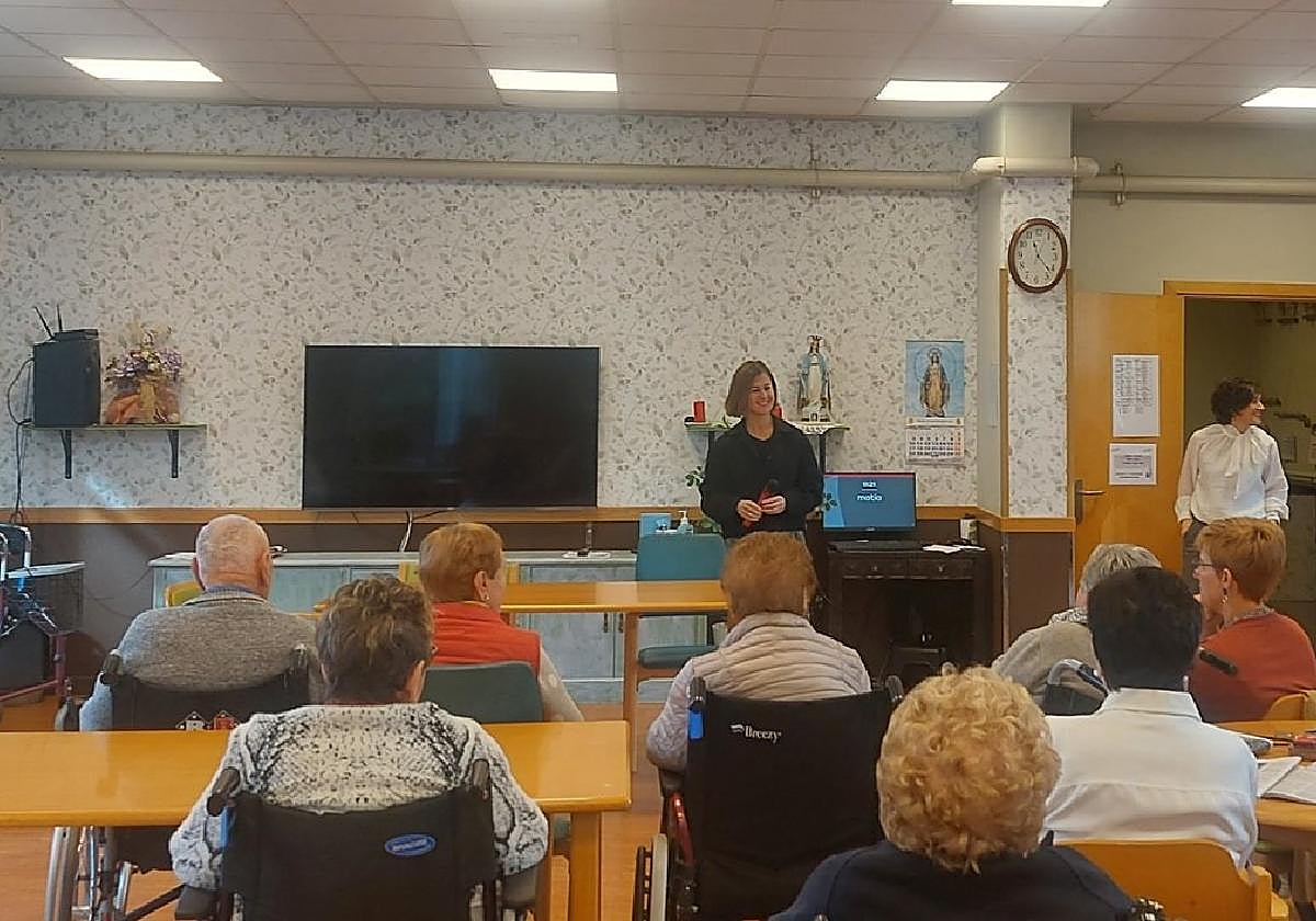 La alcaldesa Nagore Alkorta dio entrada a la programación el mismo Día de San Martín saludando a los residentes.