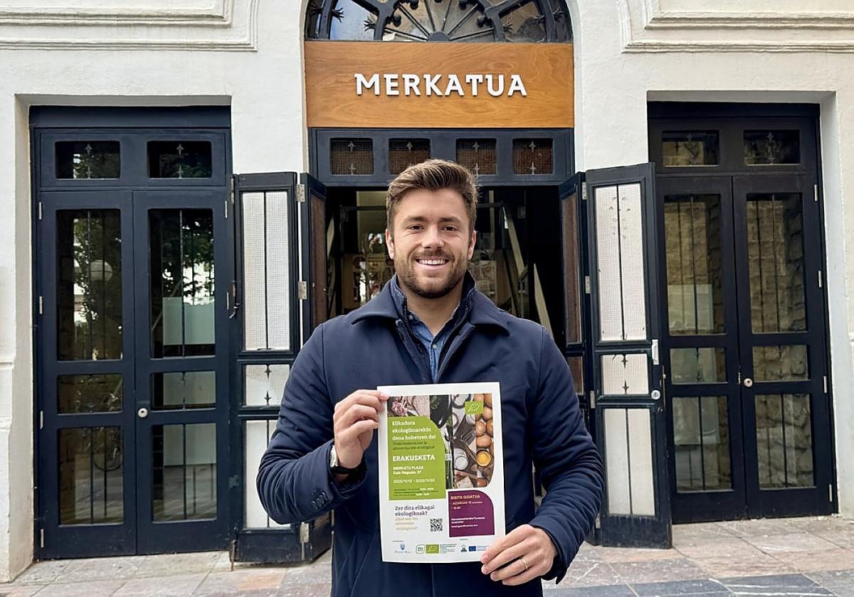 El concejal de Medio Ambiente Iñaxio Illarramendi anima a visitar la exposición sobre la alimentación ecológica