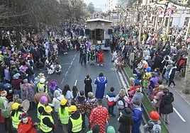 Desfile de carrozas durante un reciente Domingo de Carnaval en el paseo San Francisco de Tolosa.