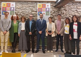 El consejero Hurtado y los demás representantes públicos en la presentación de Auzoaren Arima