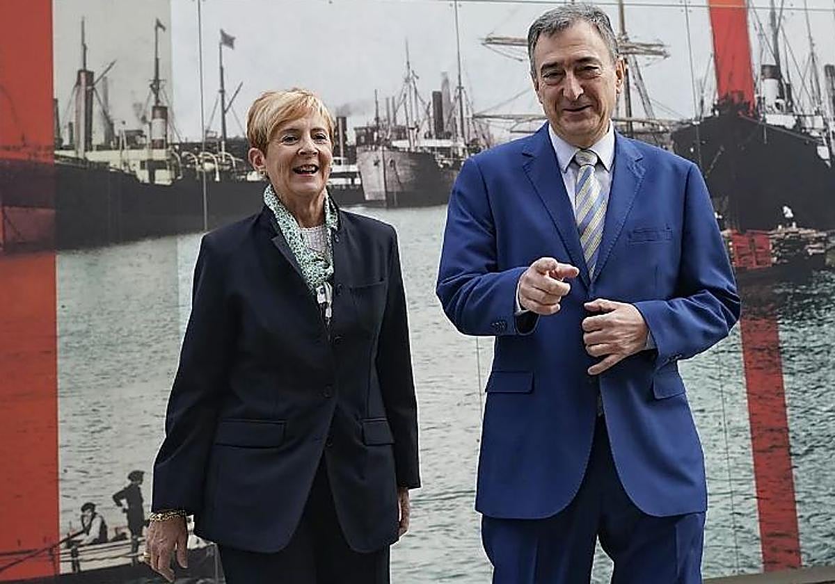 Esteban exculpa a Junts del bloqueo en la ley de secretos oficiales y responsabiliza a PSOE y PP