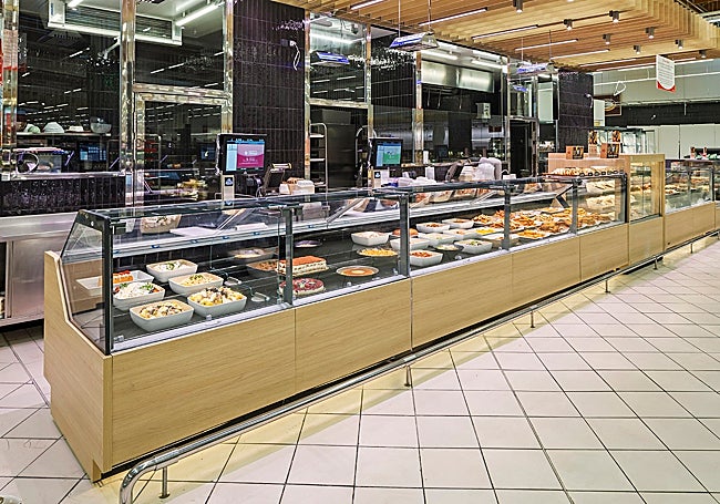 Cocinamos hasta 600 platos diferentes preparados al año en Alcampo Irun.