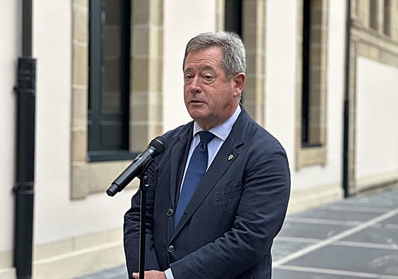 Bingen Zupiria, en las declaraciones que ha realizado en el exterior del Parlamento Vasco.