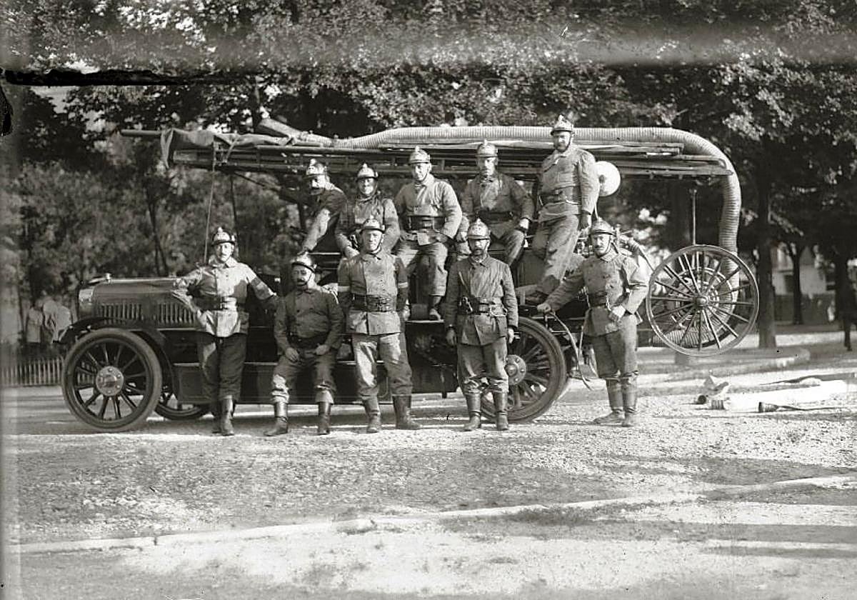 Cuerpo de Zapadores Bomberos en el año 1910.