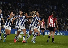 Lavogez celebra el golazo que le dio el triunfo en el derbi a la Real la pasada temporada en Anoeta.
