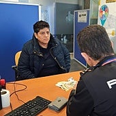 Carmen Del Milagro recibe el dinero entregado hace dos años a la policía.