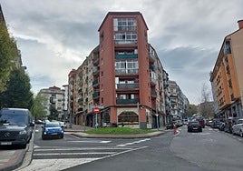 Isleta. Uno de los puntos por los que no pueden pasar los autobuses articulados es porla zona de Frutas Ezkerro, en Hernani.