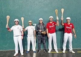 Andonegi eta Elorza, gorriz, Euskal Jolaseko bikoaren aurkako partidaren aurretik.