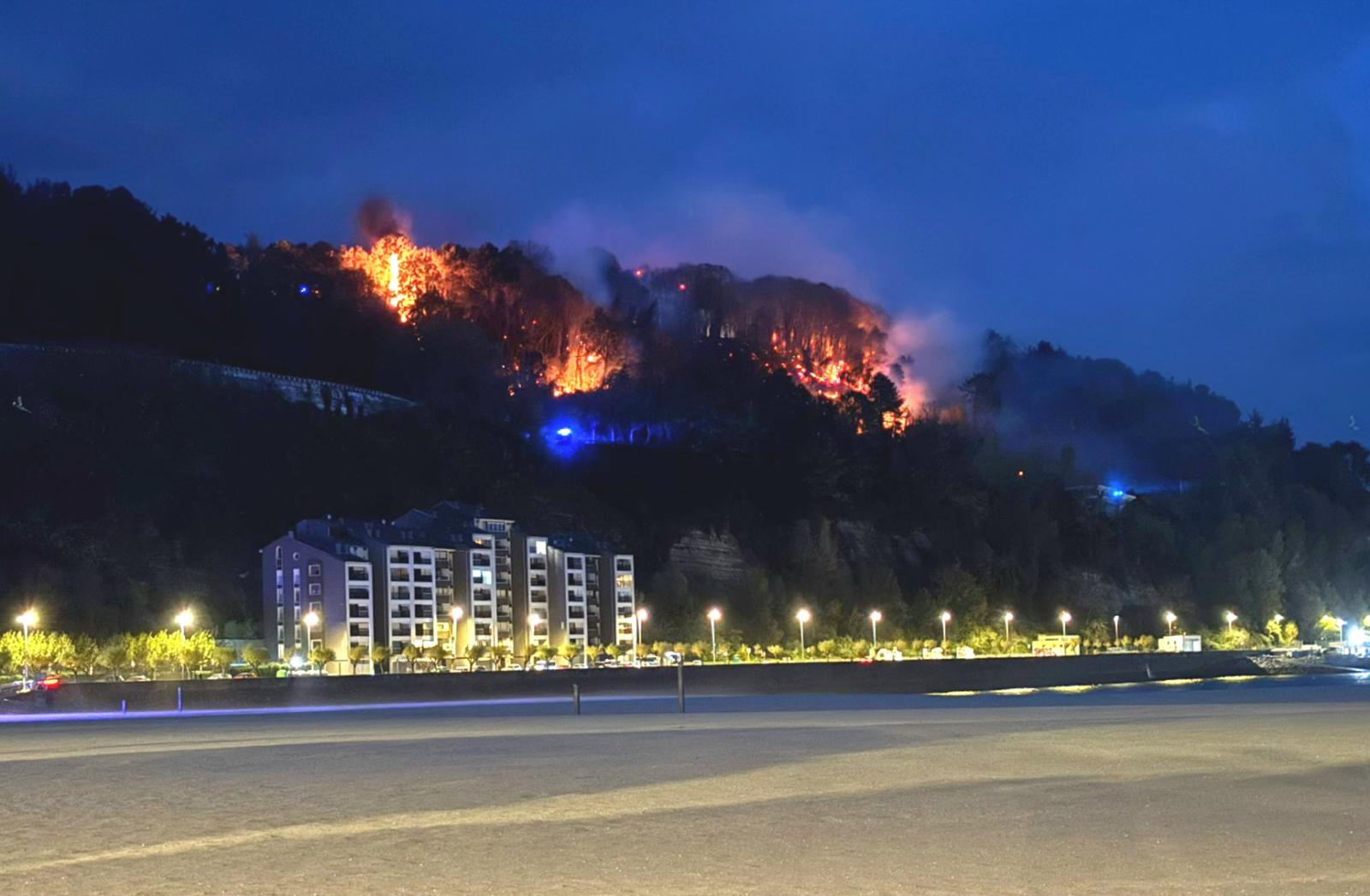 Incendio en el faro de Higuer