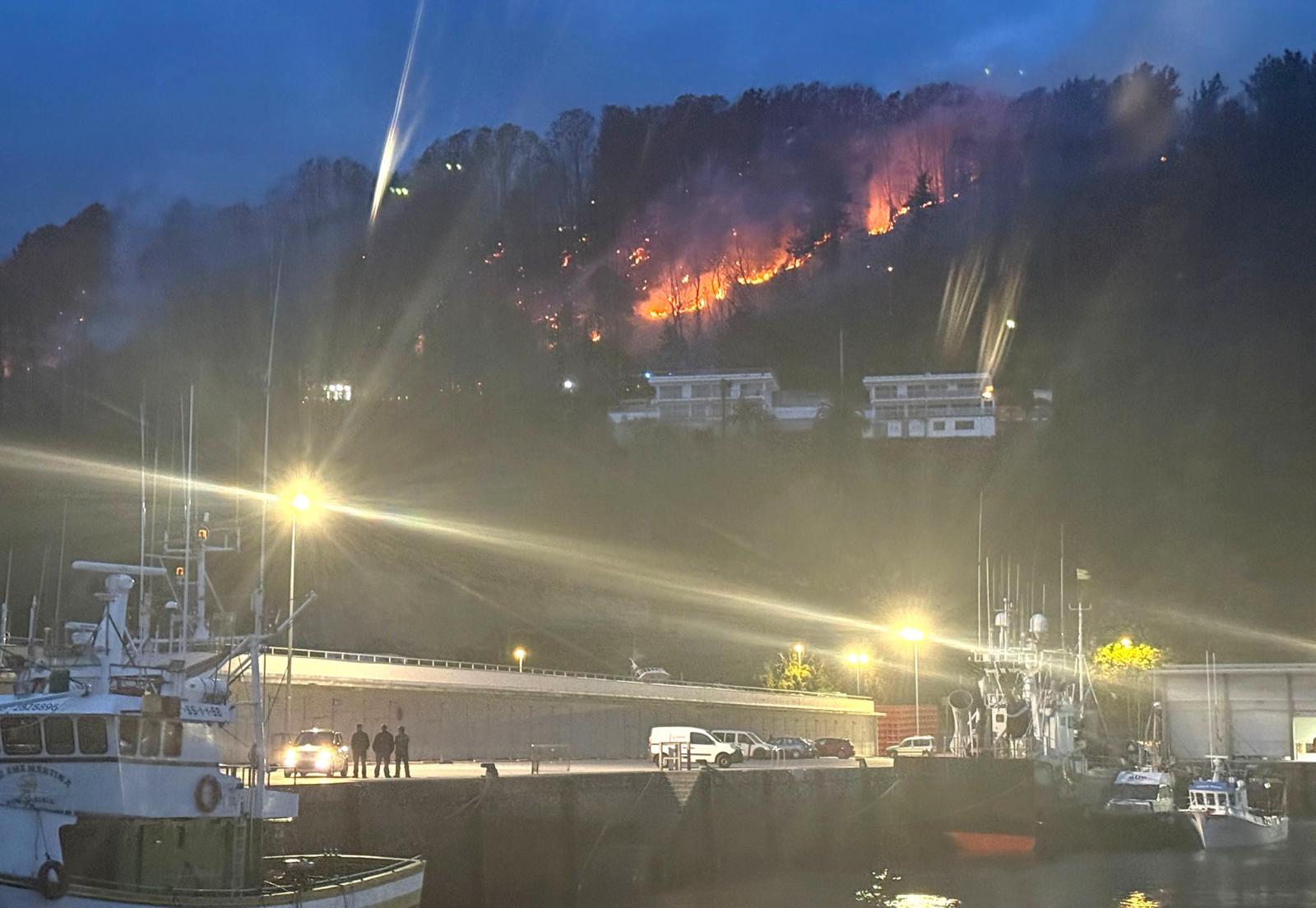 Incendio en el faro de Higuer