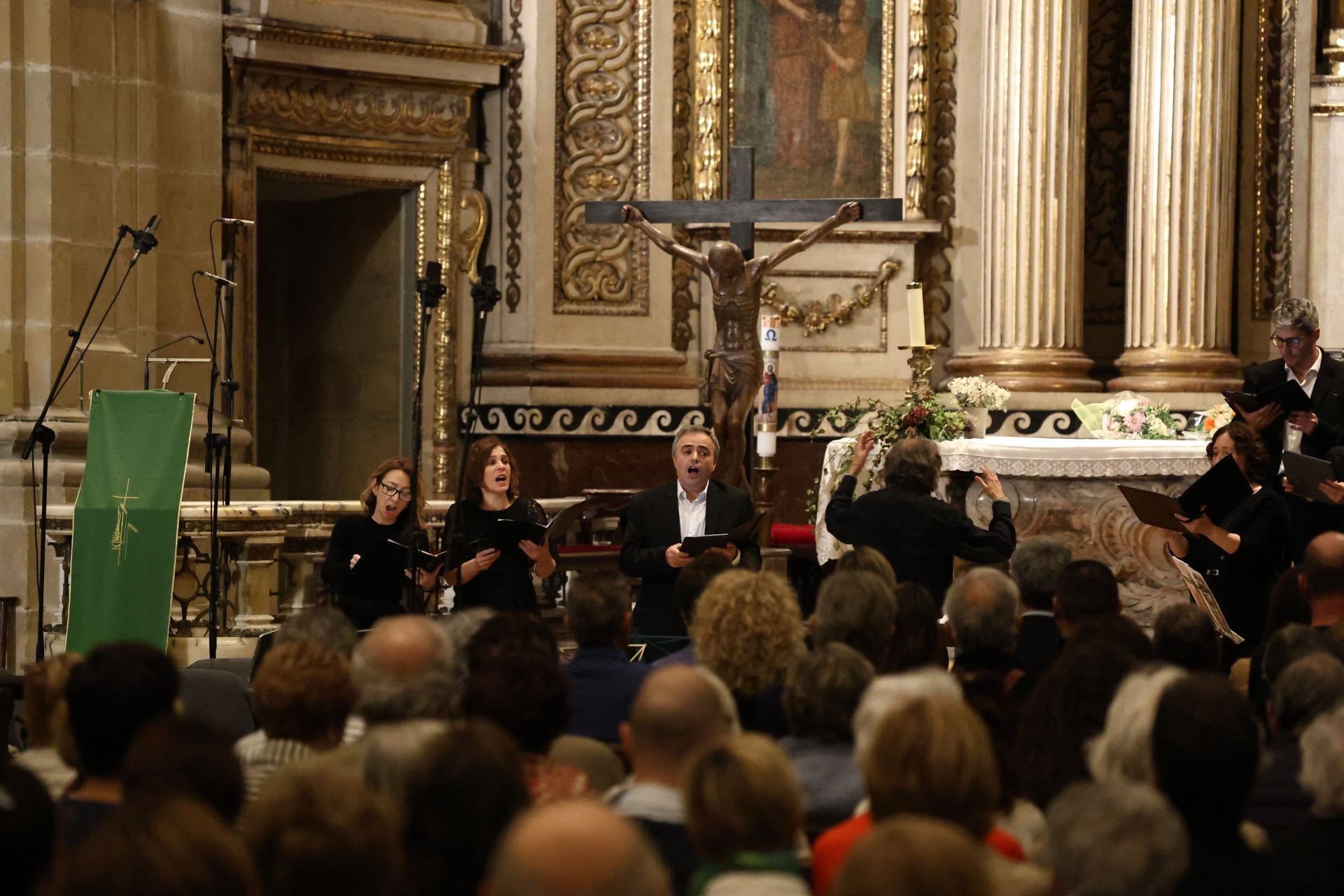 La Oreja de Van Gogh se deja ver con Amaia Montero en el concierto de la Agrupación Lírica Itsaso