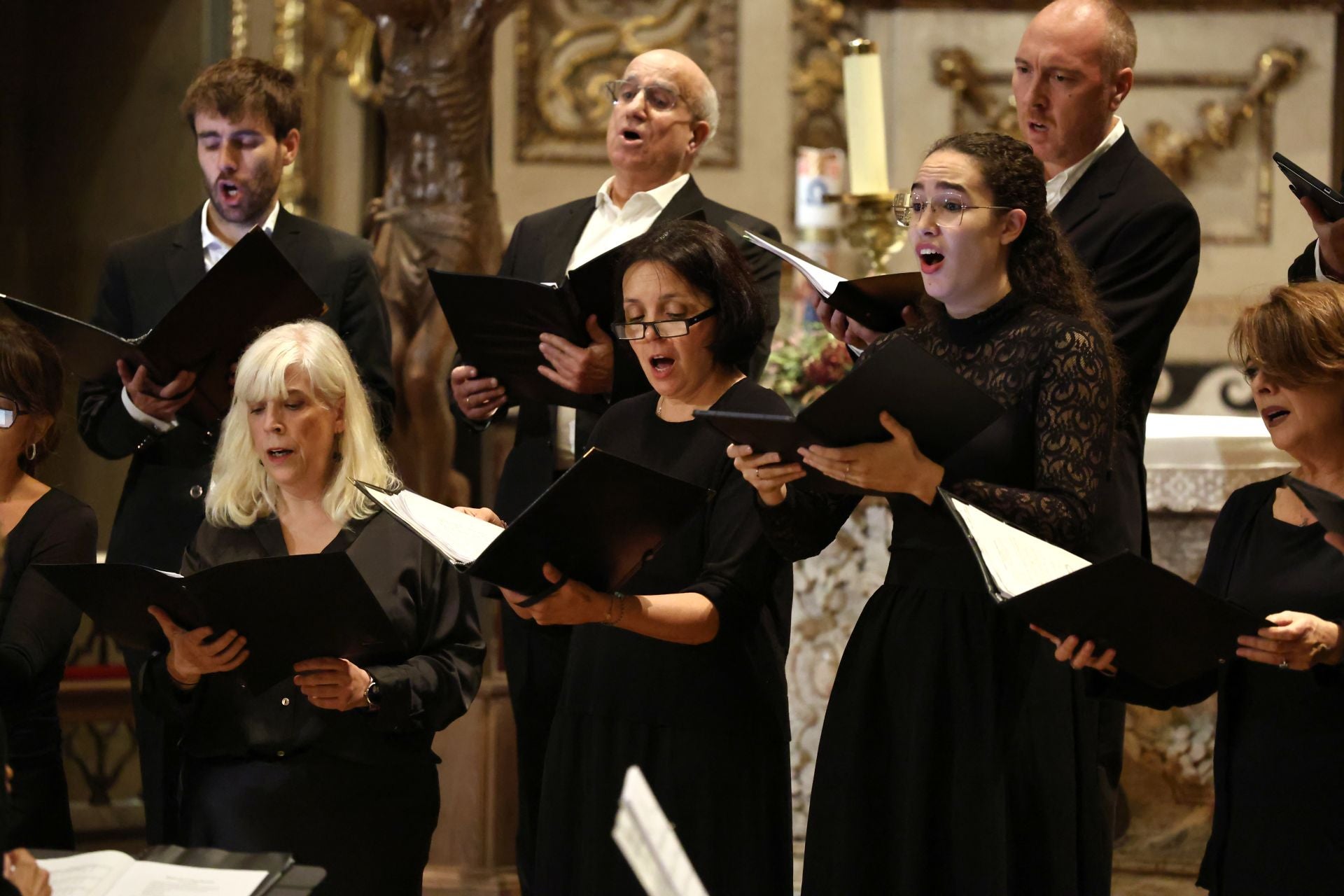 La Oreja de Van Gogh se deja ver con Amaia Montero en el concierto de la Agrupación Lírica Itsaso