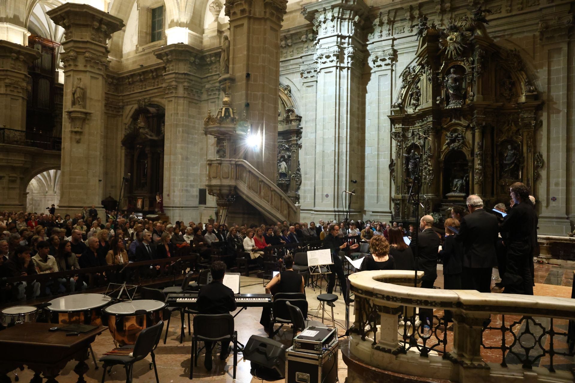 La Oreja de Van Gogh se deja ver con Amaia Montero en el concierto de la Agrupación Lírica Itsaso