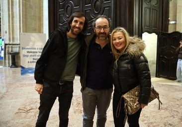 Haritz Garde, Xabi San Martín y Amaia Montero, este viernes en la basílica de Santa María.