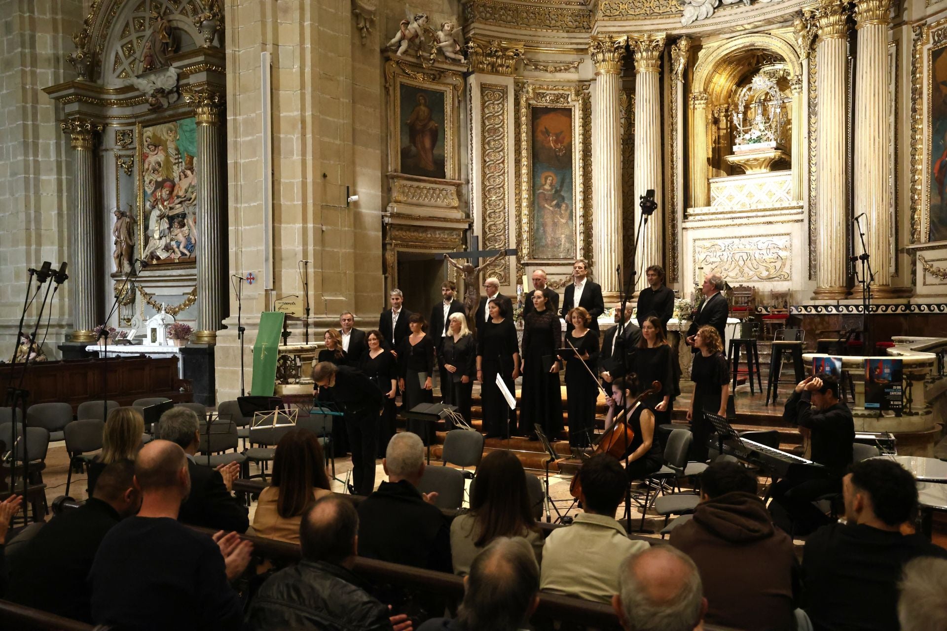 La Oreja de Van Gogh se deja ver con Amaia Montero en el concierto de la Agrupación Lírica Itsaso