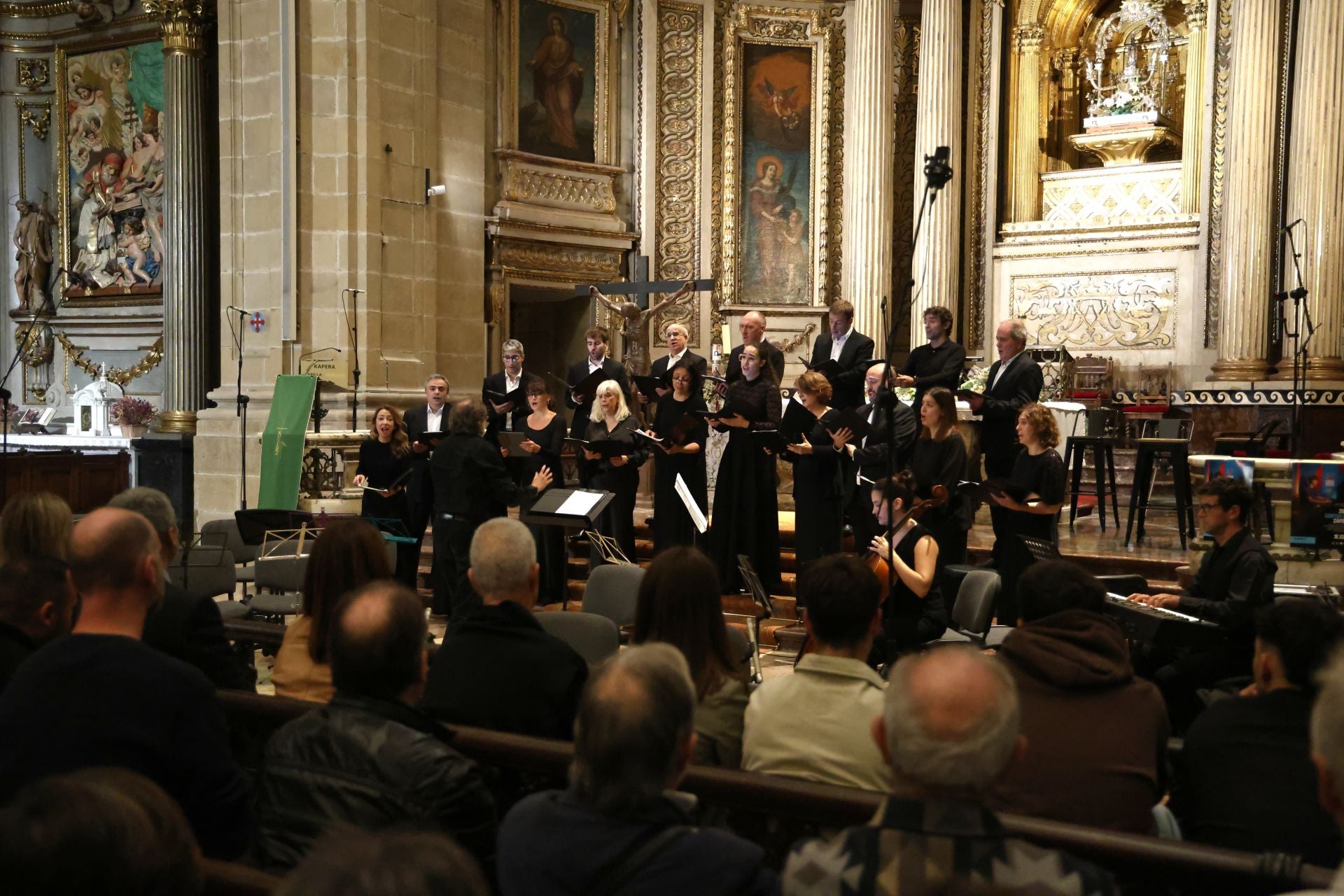 La Oreja de Van Gogh se deja ver con Amaia Montero en el concierto de la Agrupación Lírica Itsaso