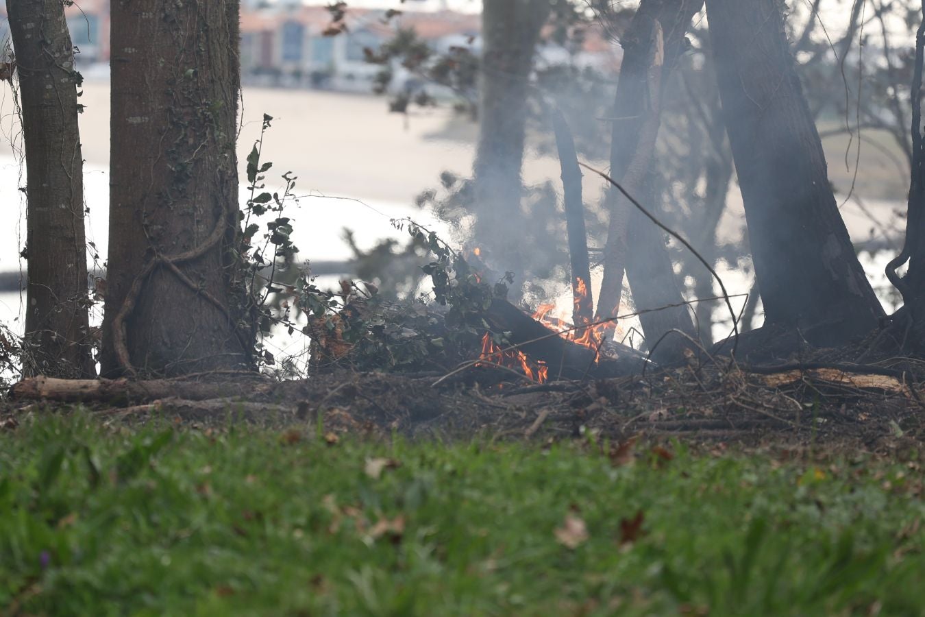 Incendio en el faro de Higuer