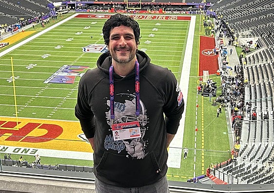 Iker Sagasti en el Allegiant Stadium de Las Vegas en la previa de la Super Bowl disputada el año pasado entre San Francisco 49ers y Kansas City.