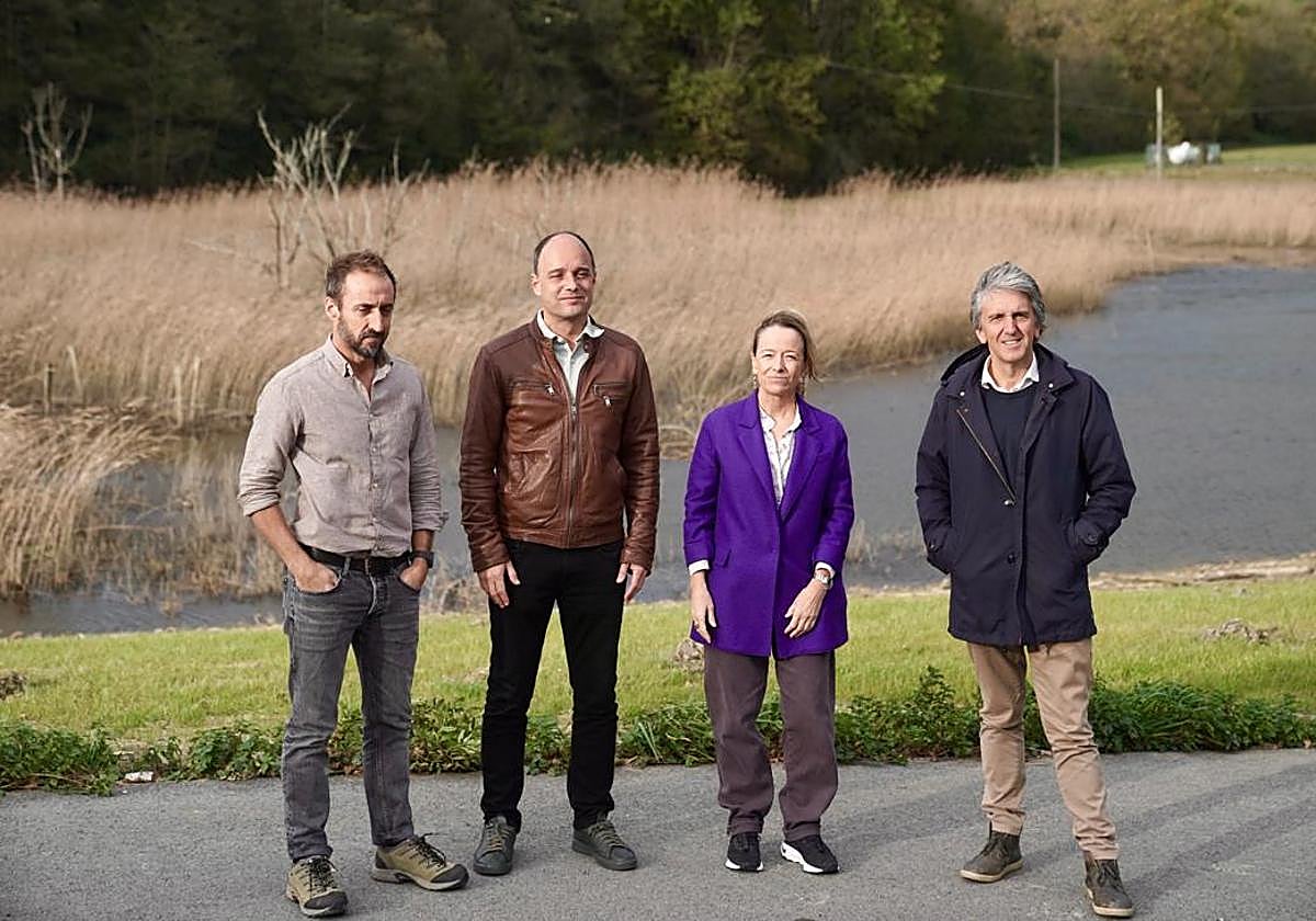 Eider Mendoza, junto a Xabier Arruti e Igor Enparan