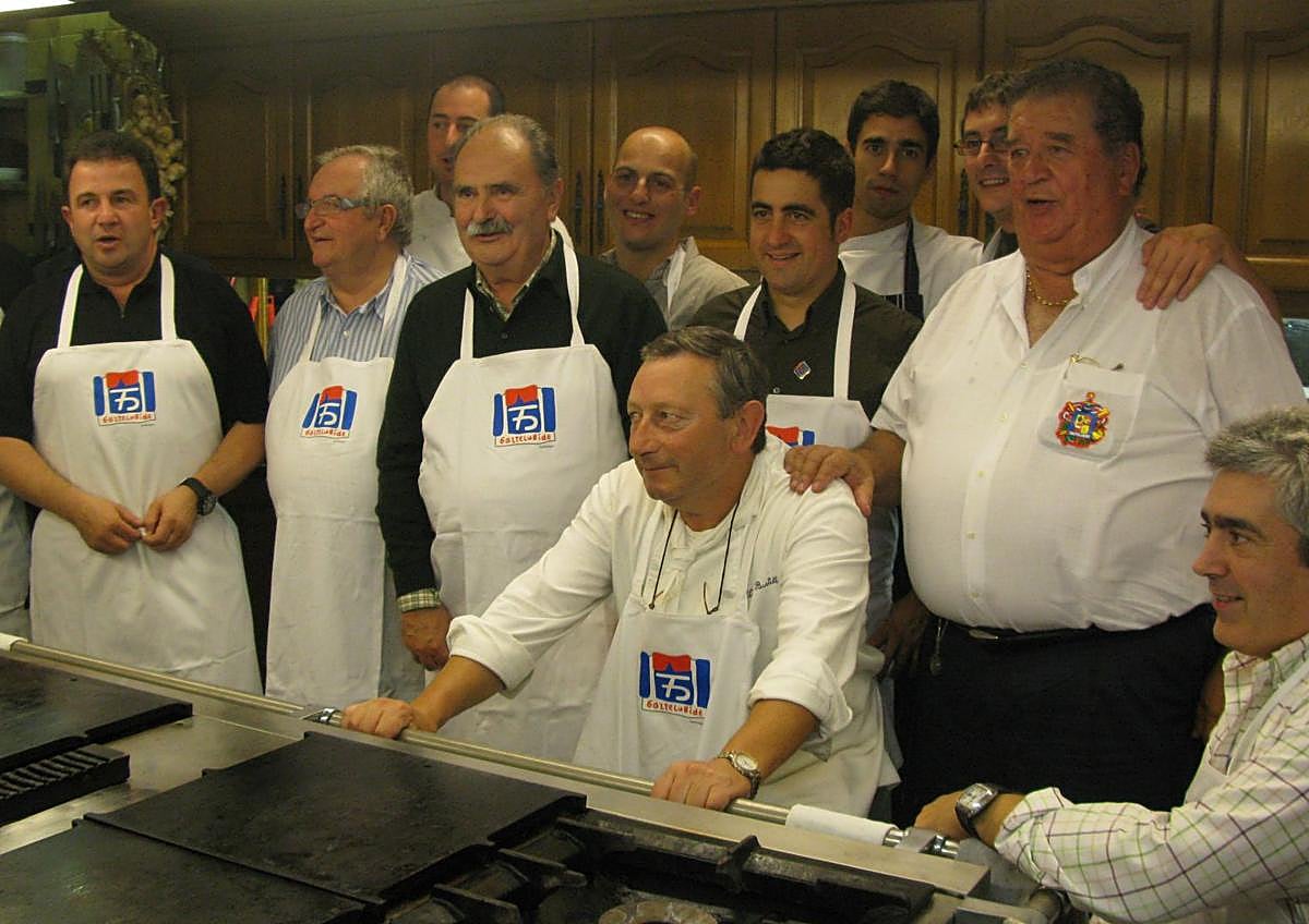 Imagen secundaria 1 - Muere José Antonio Salas, histórico presidente de Gaztelubide