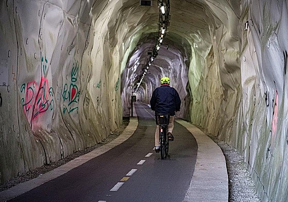 El actual bidegorri tendrá aceras a ambos lados para el tránsito peatonal