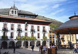 El PNV de Azpeitia critica a la alcaldesa por autorizar una charla de jóvenes vinculados a GKS