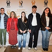 Claudia Turiel, a la derecha del todo, junto al resto de premiados.