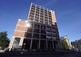 Fachada exterior de las oficinas centrales de la Hacienda de Gipuzkoa, en el barrio donostiarra de Errotaburu.