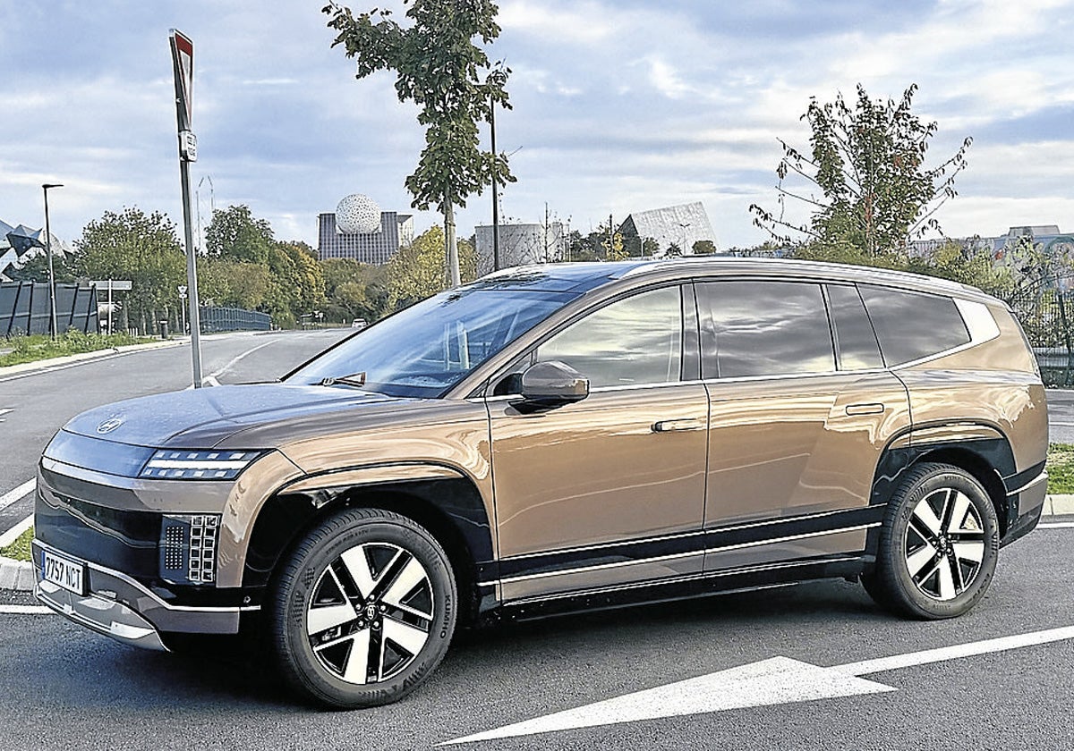 Elegante y distinguido. Con más de 5 metros de largo, el Hyundai Ioniq9 es el eléctrico ideal para viajar sin agobios.