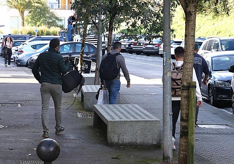 Agentes de la UCO a su salida de los registros en las sedes de Noran y Erkolan en Igara