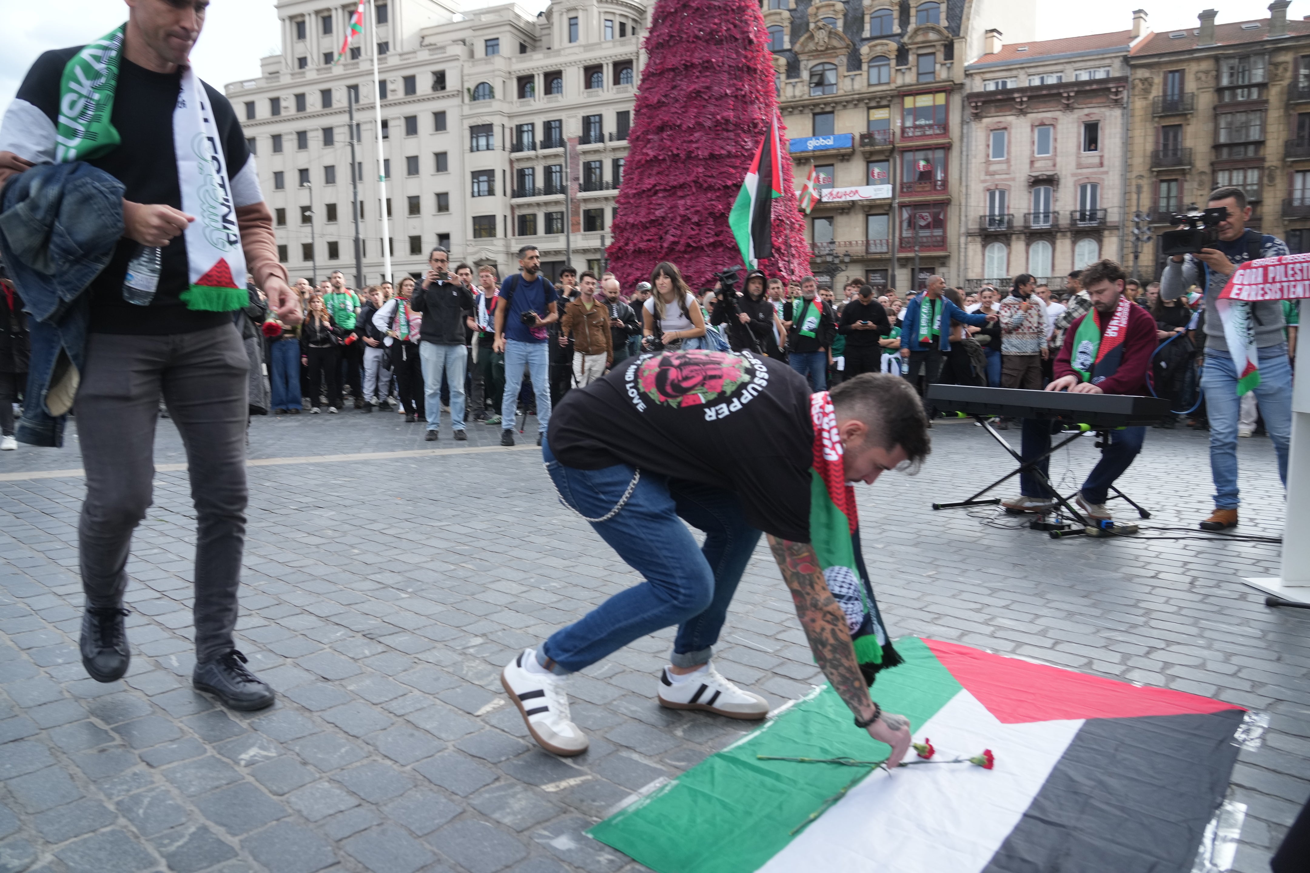 Las mejores imágenes de la fiesta por Palestina en Bilbao