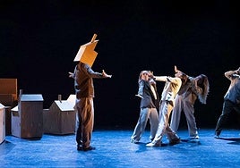 Bakardadeari buruzko antzezlana da Ados Teatroaren '52 hertz'.