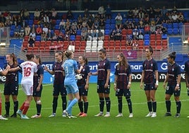 El Eibar afronta el último partido en casa en casi un mes con la visita de un rival directo por la permanencia, el Espanyol.