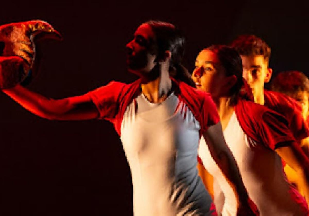 Una de las escenas de la obra 'Amama' que esta tarde recala en Urretxu.